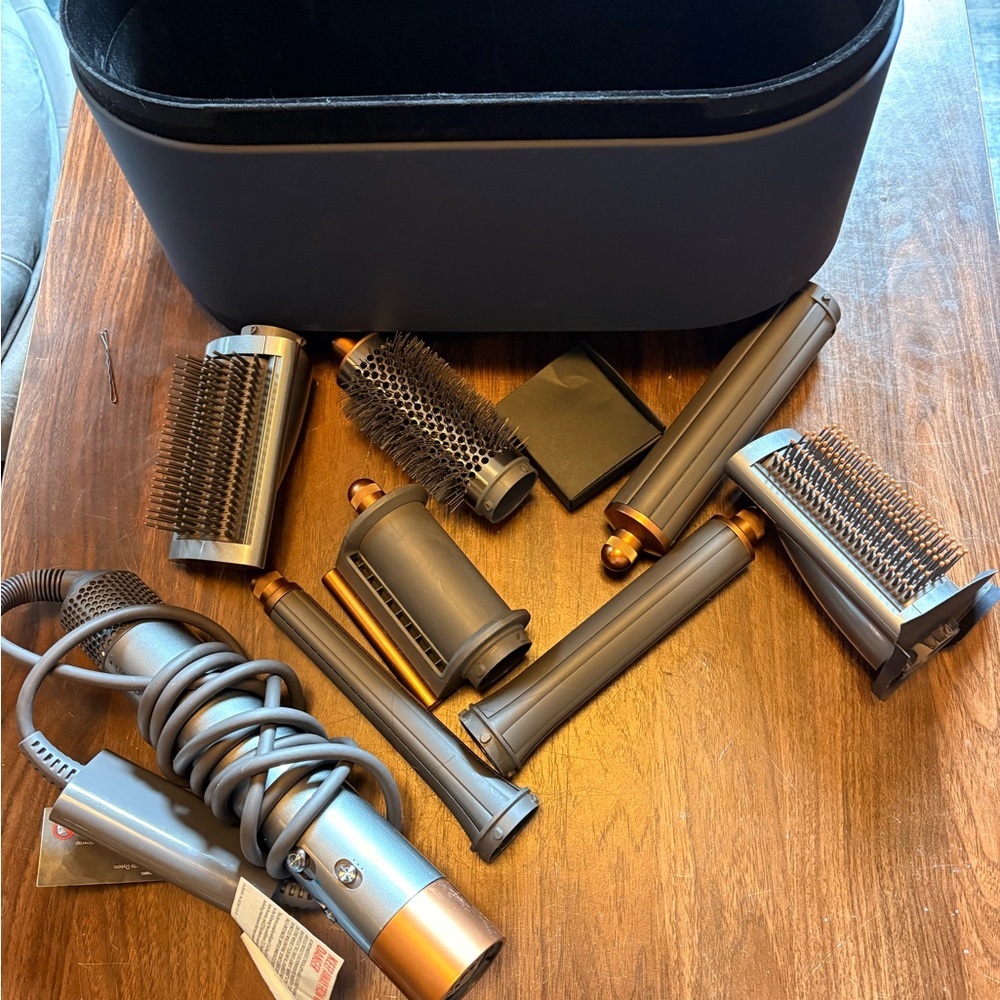Dyson air wrap long hair- all attachments and box included